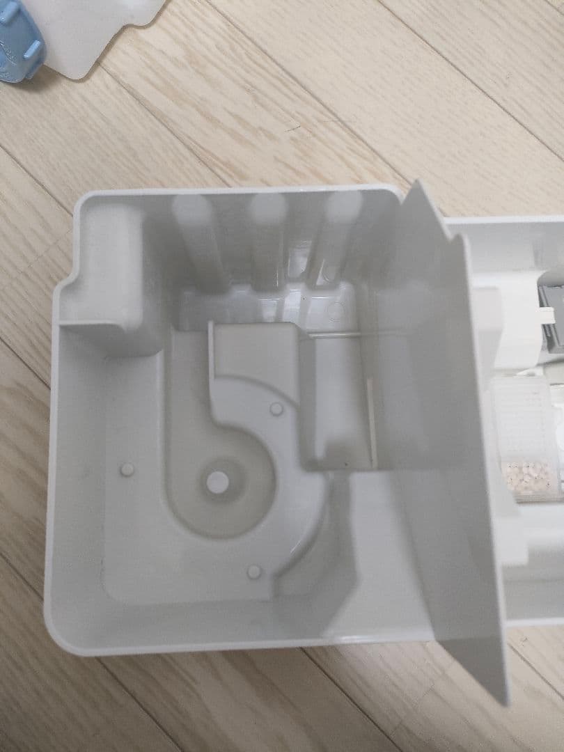 パナソニック　ジアイーノ　次亜塩素酸空間除菌脱臭機　F-MV4100 シルバー