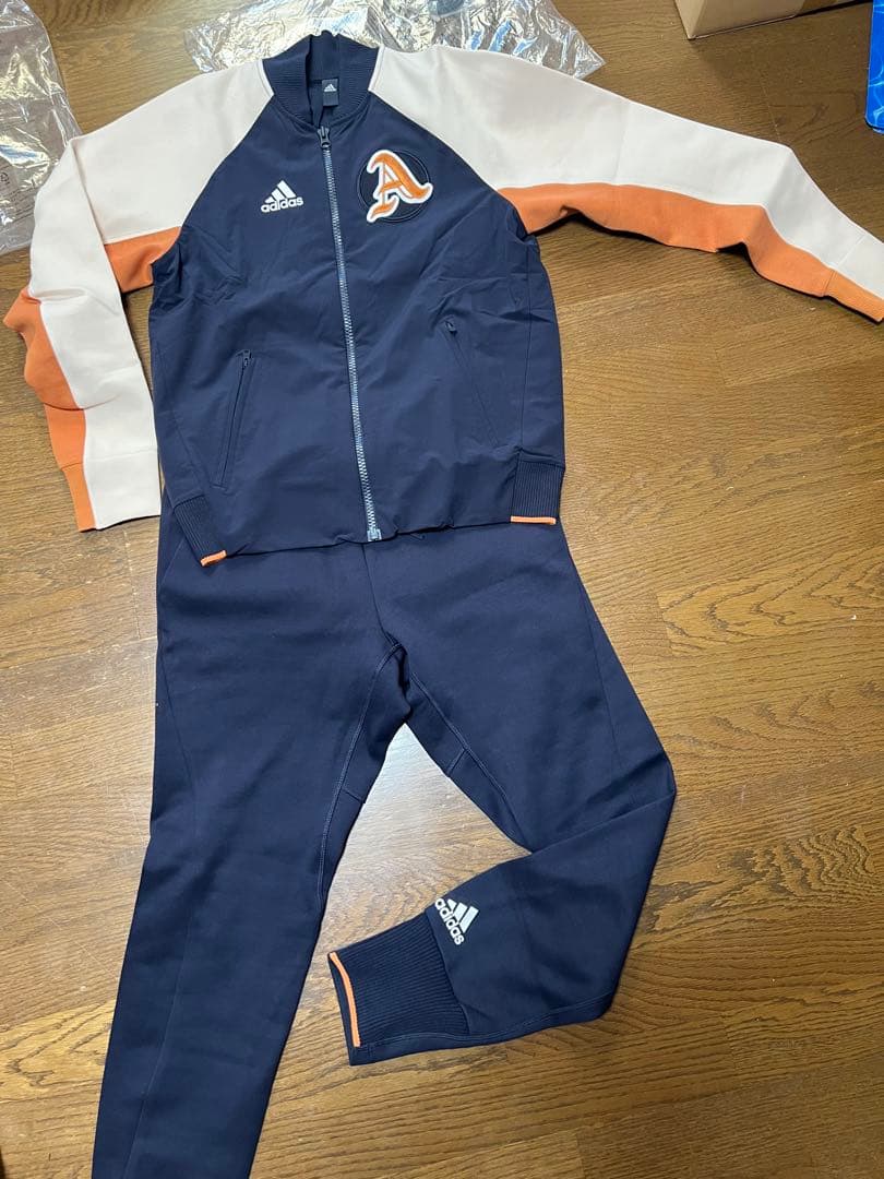 新品未使用　アディダス　スウェット　セットアップ　ジャージ
