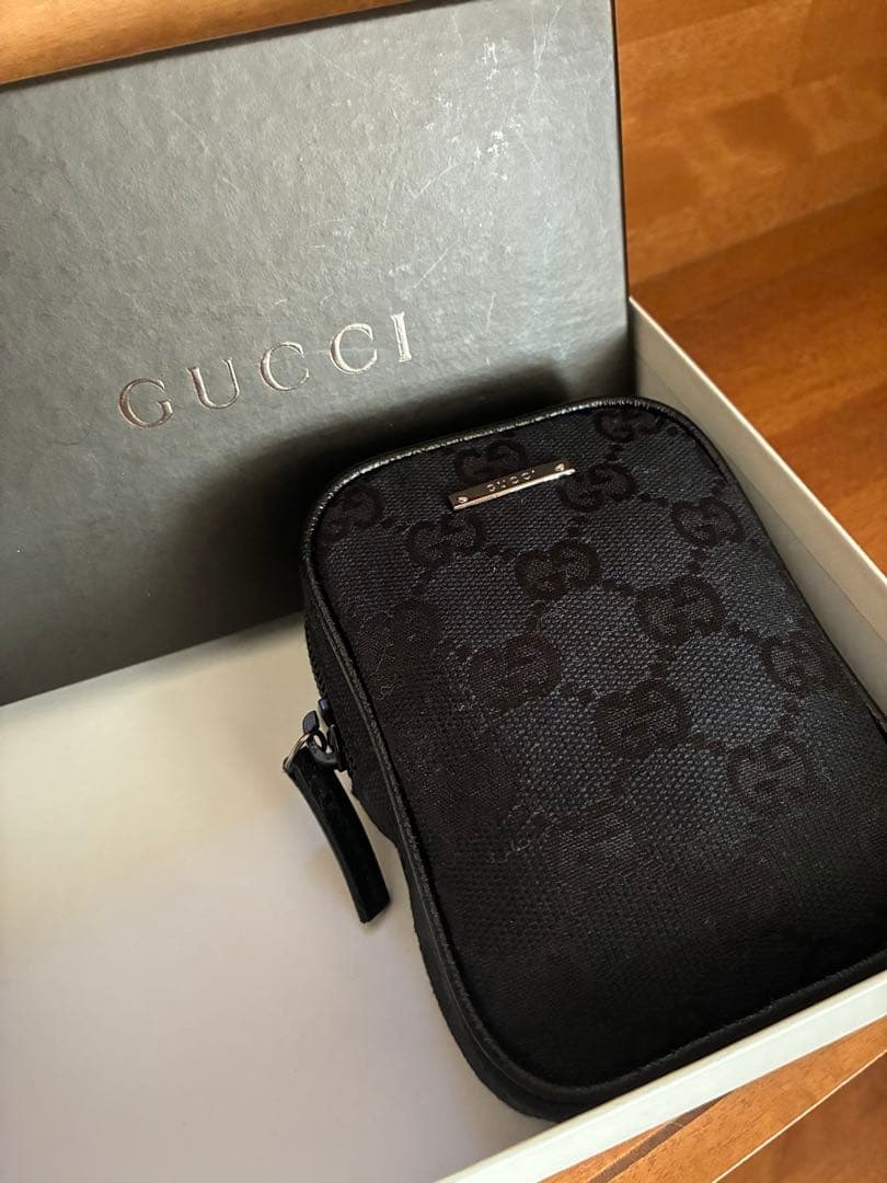 GUCCI ブラック GGパターン ポーチ