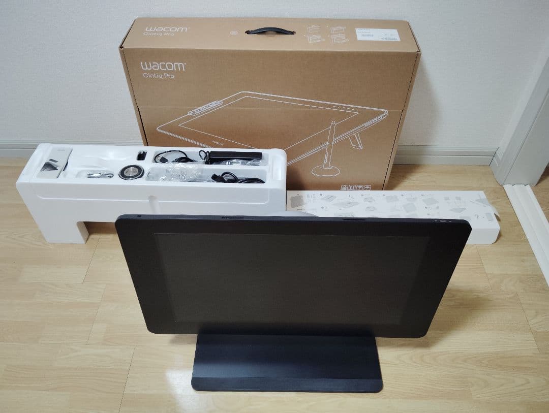 Wacom Cintiq Pro 24 液晶ペンタブレット本体 スタンドセット