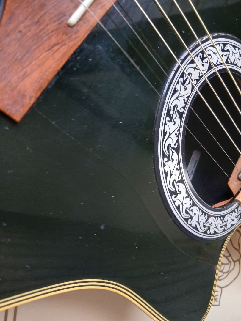 Celebrity by Ovation CC57 (エレアコ、ケース付)