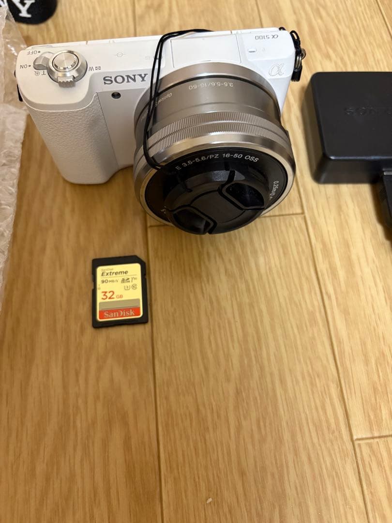 SONY ミラーレス一眼カメラ ホワイト 16-50mmレンズ　α5100
