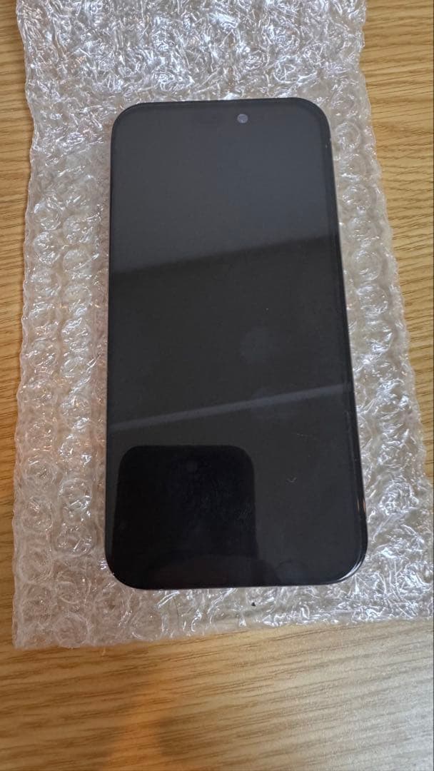 iPhone 15 Pro 256GB ナチュラルチタニウム　画面修理歴あり