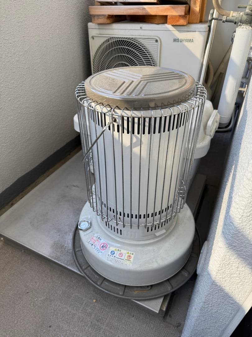 美品　トヨトミ 電子点火式対流型石油ストーブ KS-67H(W) ホワイト