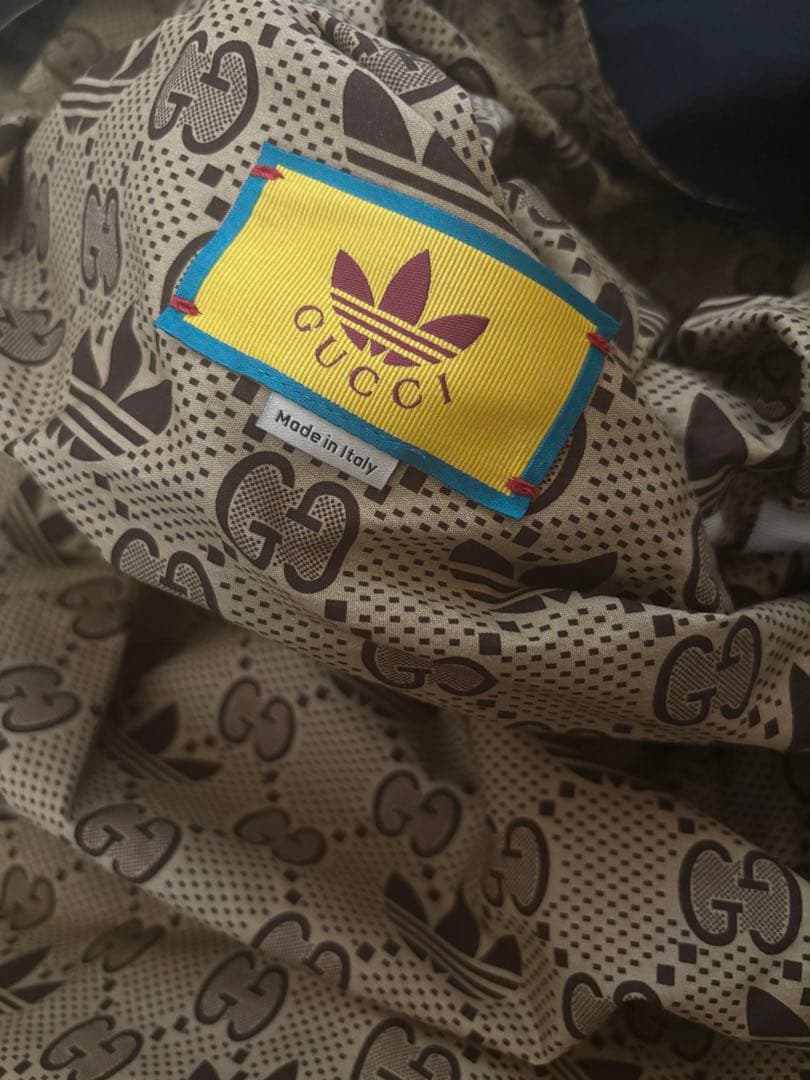 adidas×GUCCIコラボ ポンチョ 黒