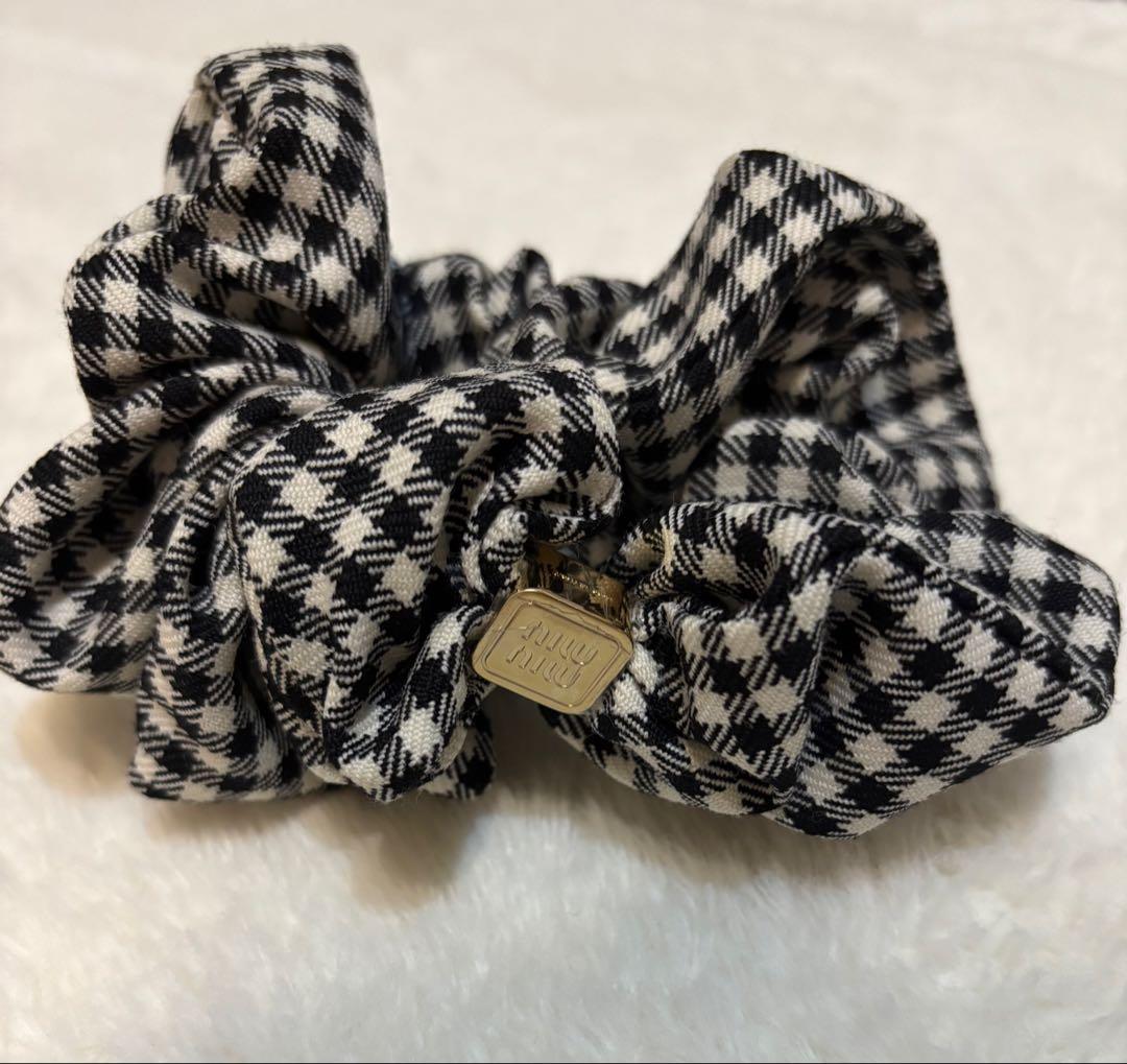 ミュウ ミュウ Miu Miu ギンガムチェック シュシュ　髪留め ヘアゴム