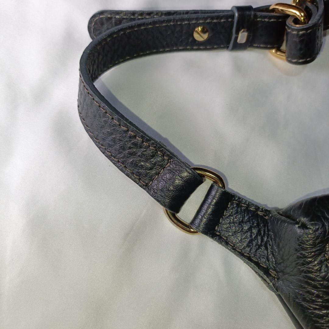 美品■IACUCCI オールレザー ショルダーバッグ　ブラック ウエストポーチ