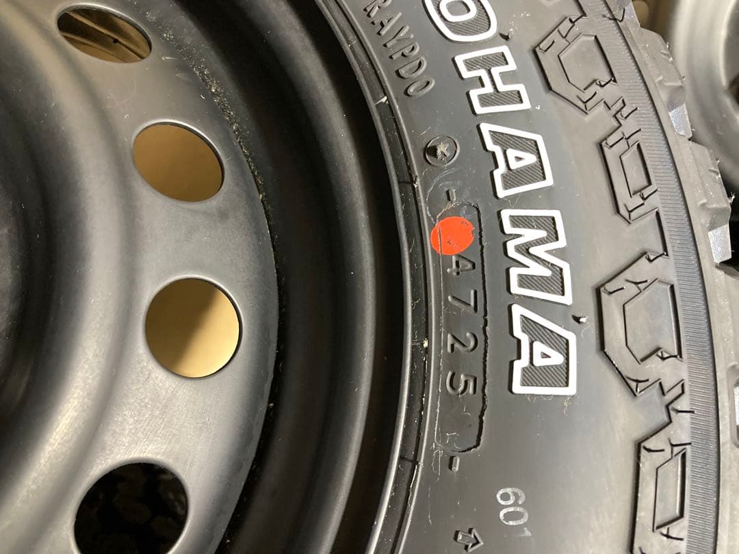 145/80r12 送料込25年 ゴツゴツタイヤ ホワイトレター