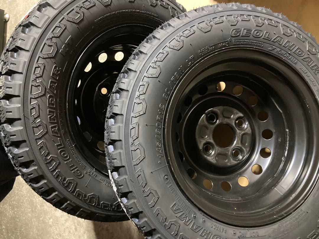 145/80r12 送料込25年 ゴツゴツタイヤ ホワイトレター