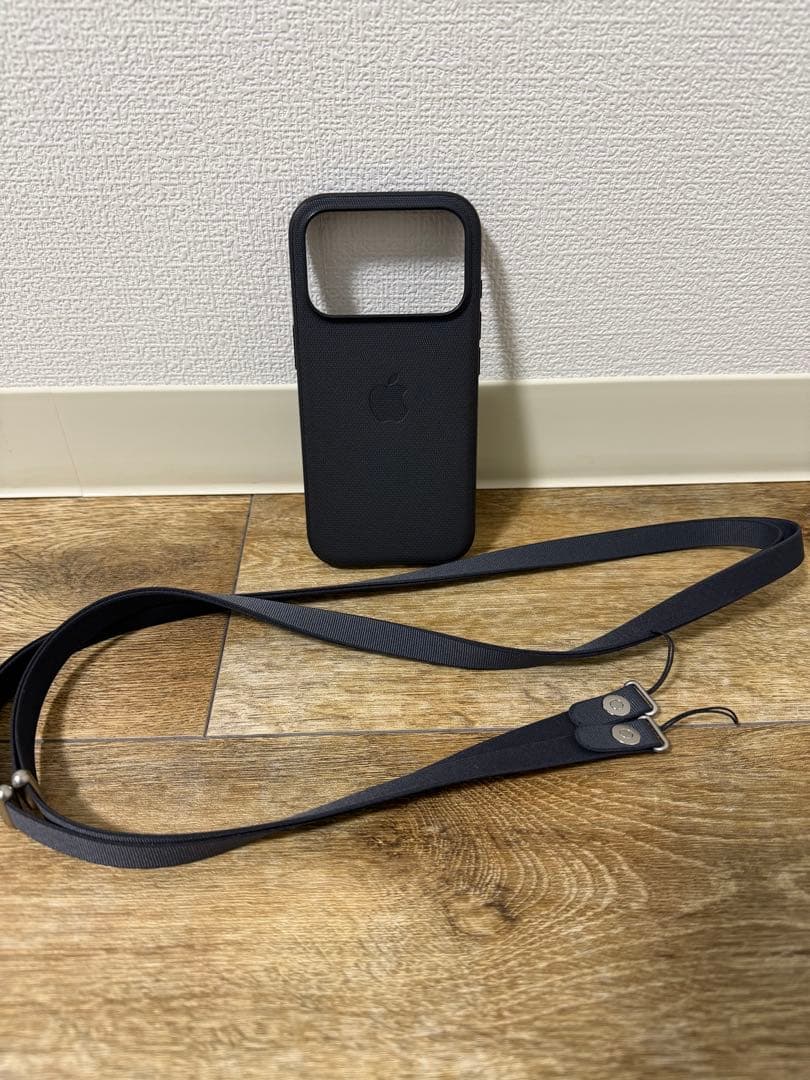 【純正品】iPhone17ProMagsafe対応ケース&クロスボディストラップ