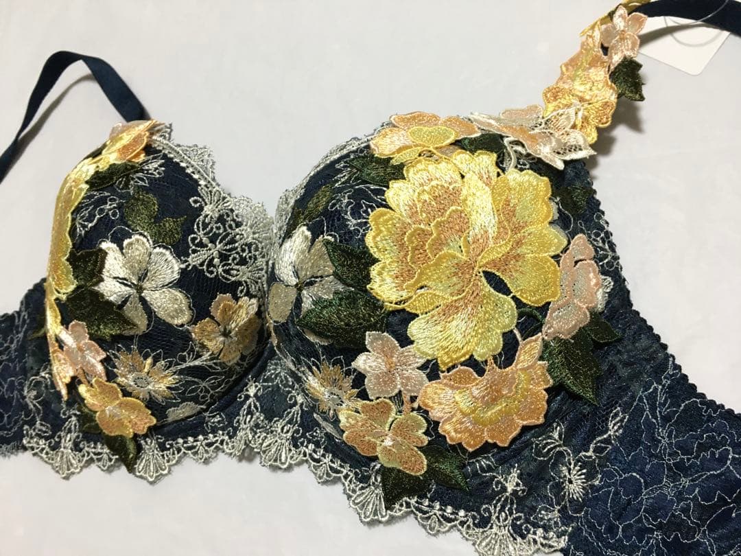 新品 ワコール サルート 店舗限定 59G ブラジャー F70 ショーツM