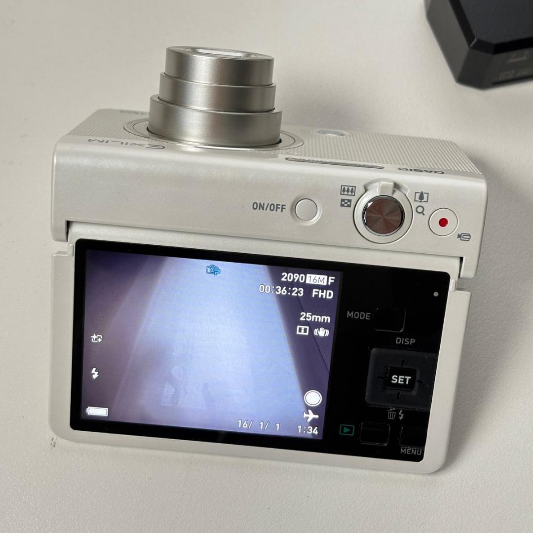 美品 CASIO EXILIM EX-ZR70 Wi-Fi対応/チルト液晶モデル