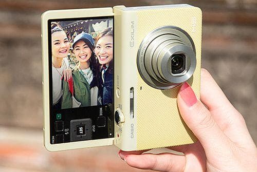 美品 CASIO EXILIM EX-ZR70 Wi-Fi対応/チルト液晶モデル