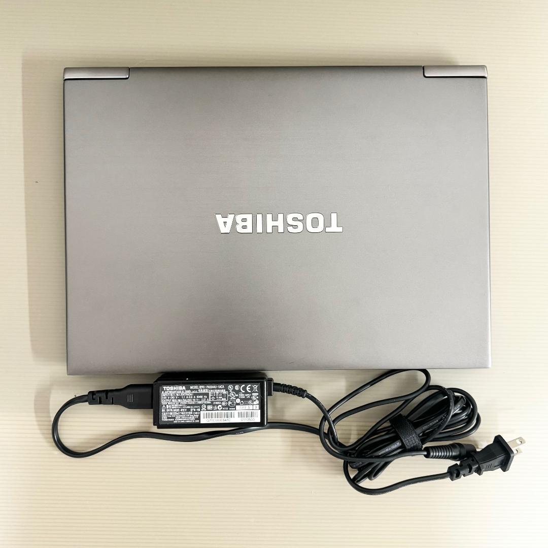 軽量コンパクトでモバイルに最適　東芝Portégé Z930 Windows11