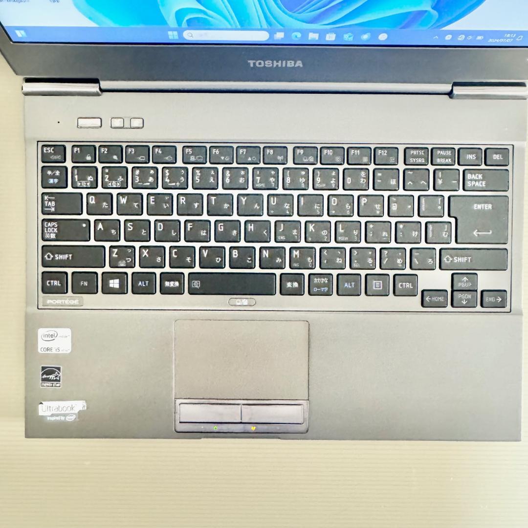 軽量コンパクトでモバイルに最適　東芝Portégé Z930 Windows11