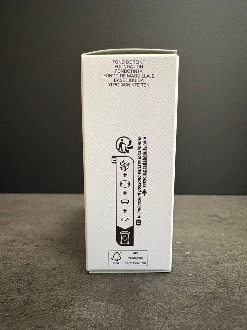 PRADA リヴィール メッシュクッショファンデーション LN10