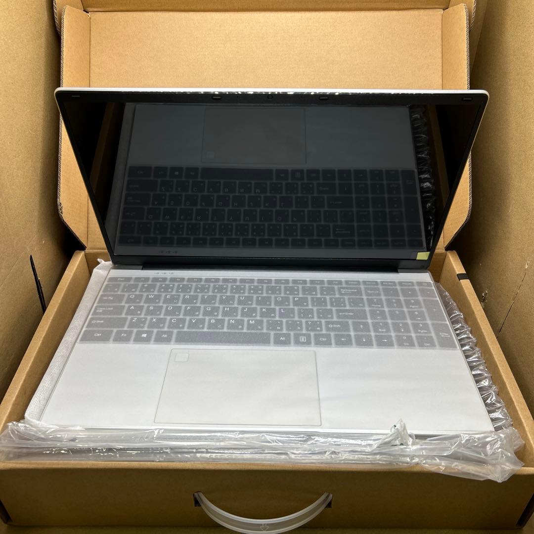 ノートパソコン　16G+512GB シルバー