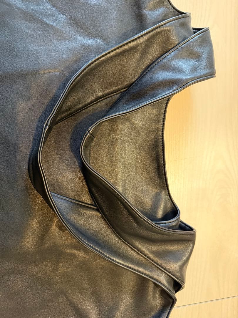 A.P.C. ブラックレザートートバッグ