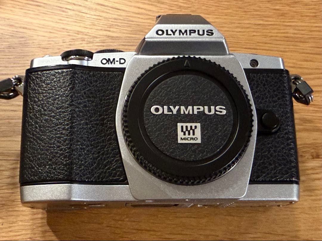 し*ね様 OLYMPUS OM-D E-M5 デジタルカメラ 本体 シルバー　付