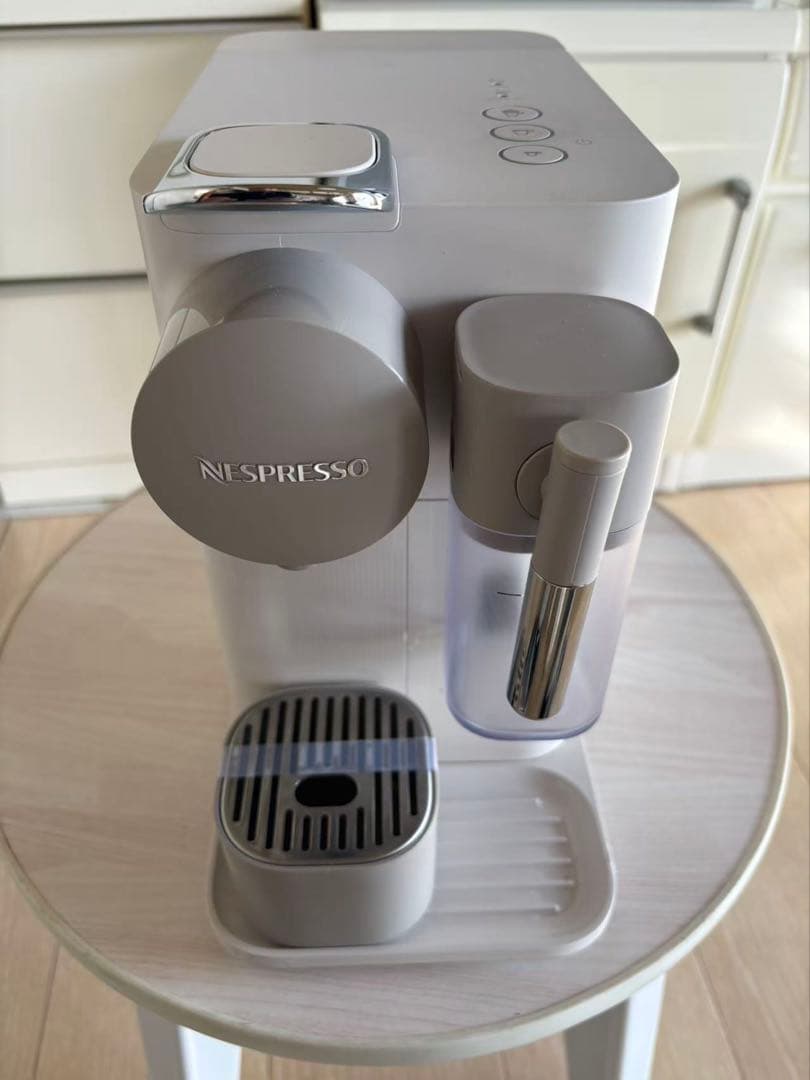 ネスプレッソ　F111 カプセル式コーヒーメーカー　ラティシマ•ワン