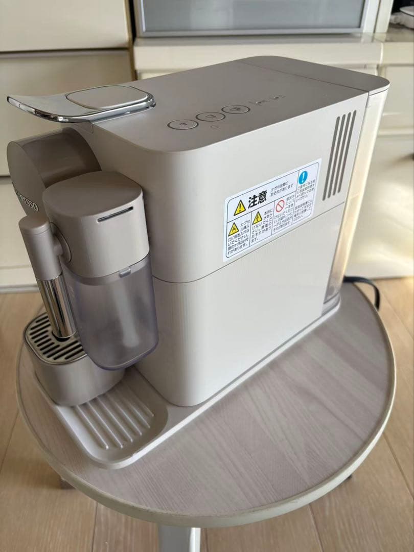 ネスプレッソ　F111 カプセル式コーヒーメーカー　ラティシマ•ワン