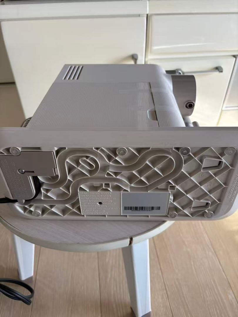 ネスプレッソ　F111 カプセル式コーヒーメーカー　ラティシマ•ワン