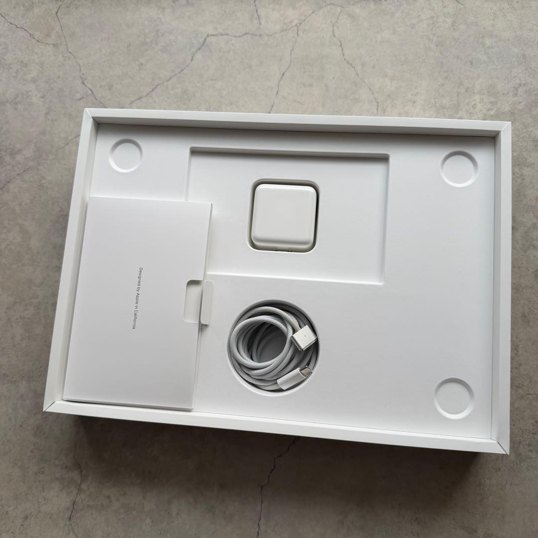 MacBook Air M2 13.6インチ 8GB/512GB シルバー 美品