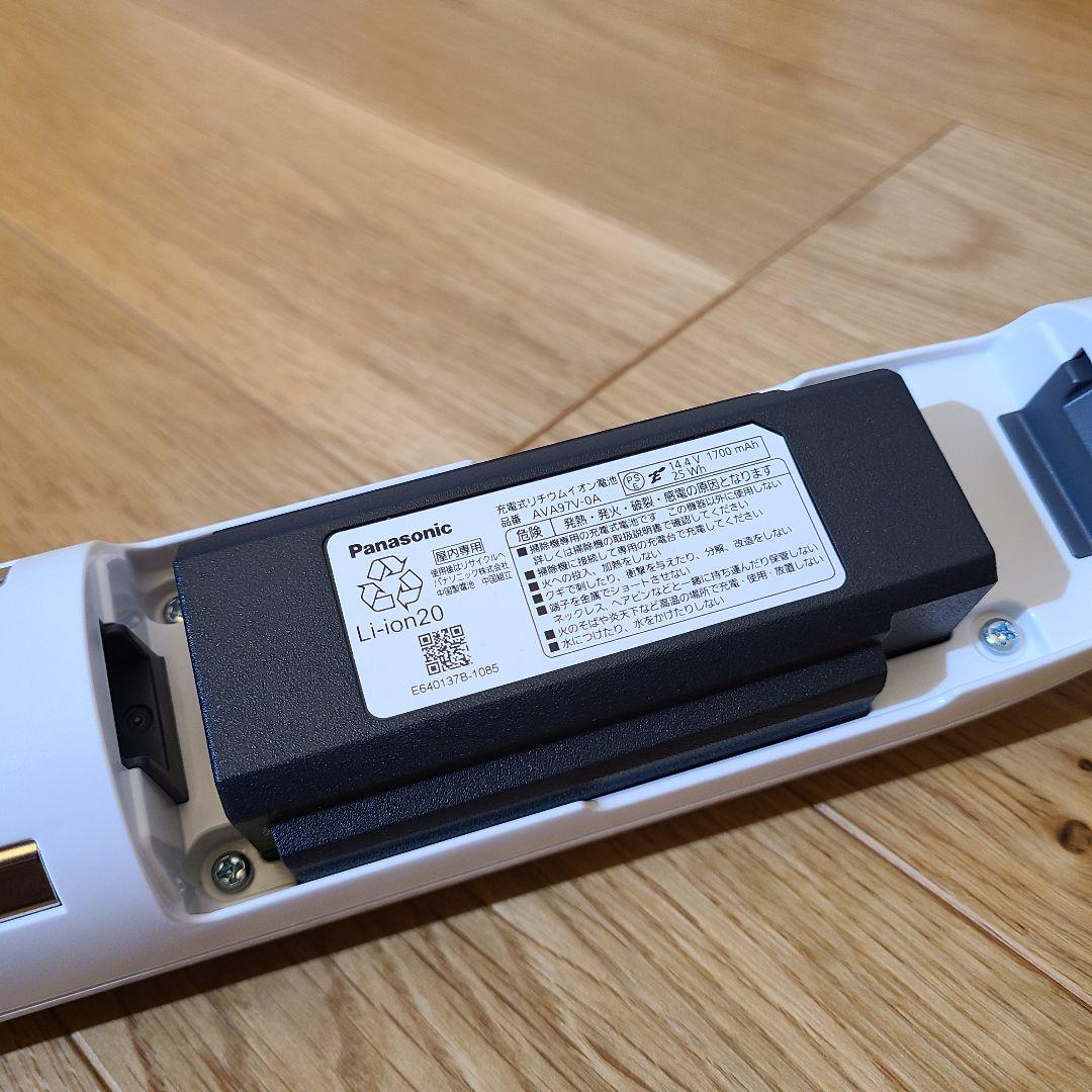 パナソニック　コードレスクリーナー　MC-NS100K-W　24年製　掃除機