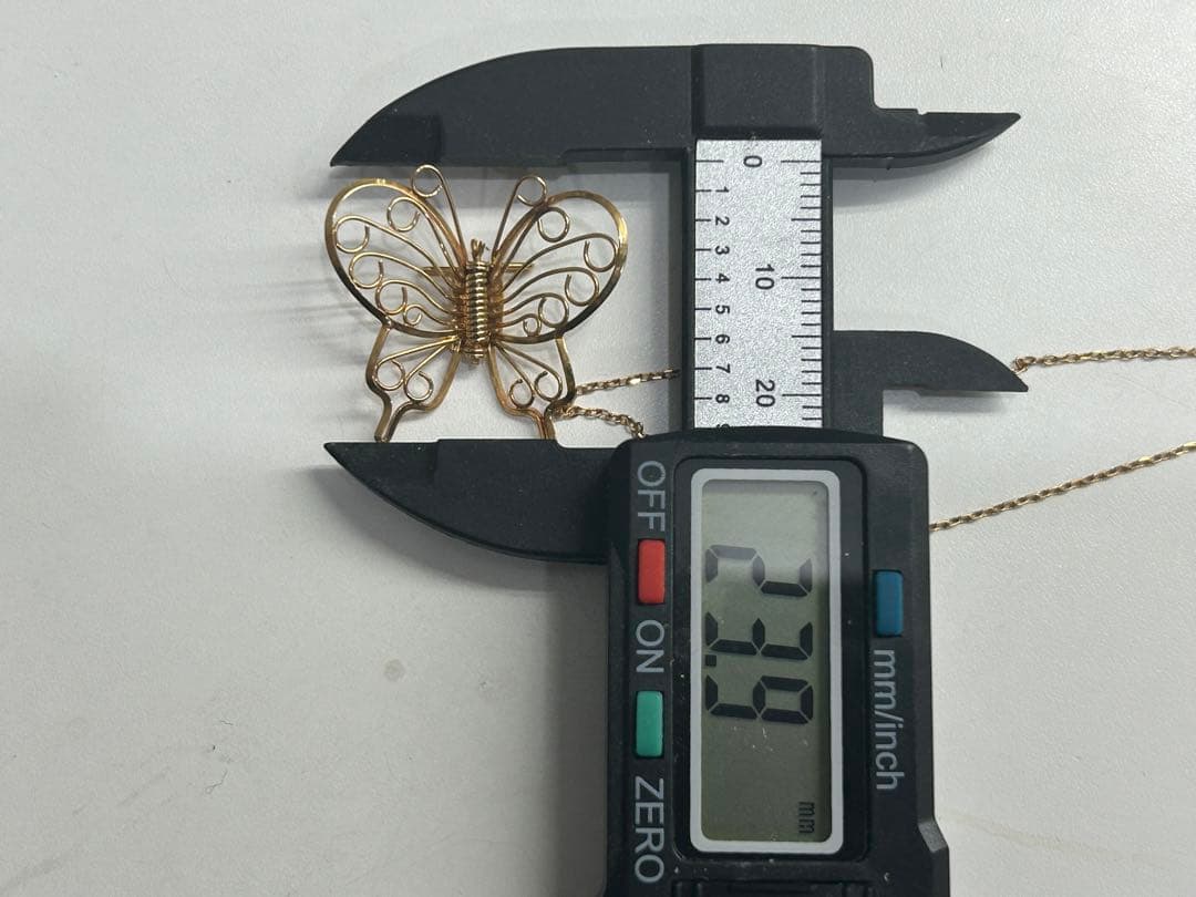 蝶々 バタフライ K18 ゴールド750 重さ3,18g ブローチ