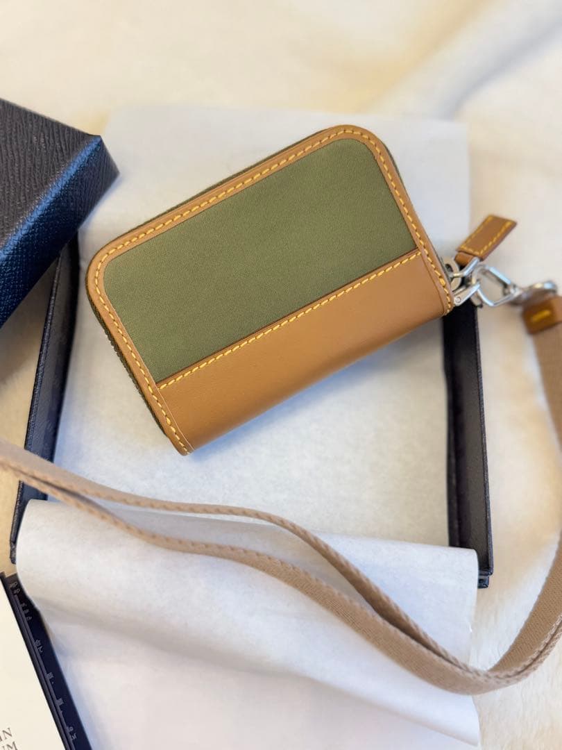 【正規品】新品未使用！人気のPRADA Re-Nylon ケース