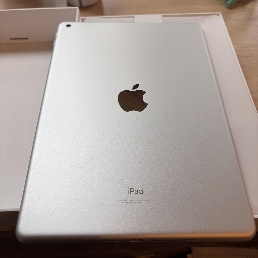 iPad シルバー　ジャンク　第9世代