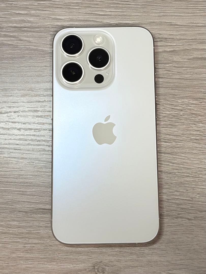 iPhone 15 Pro 256GB ホワイトチタニウム　SIMフリー