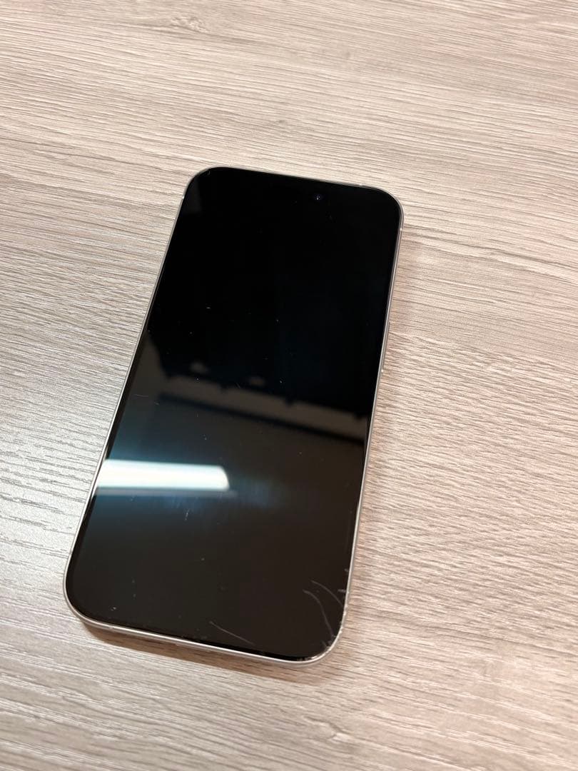 iPhone 15 Pro 256GB ホワイトチタニウム　SIMフリー