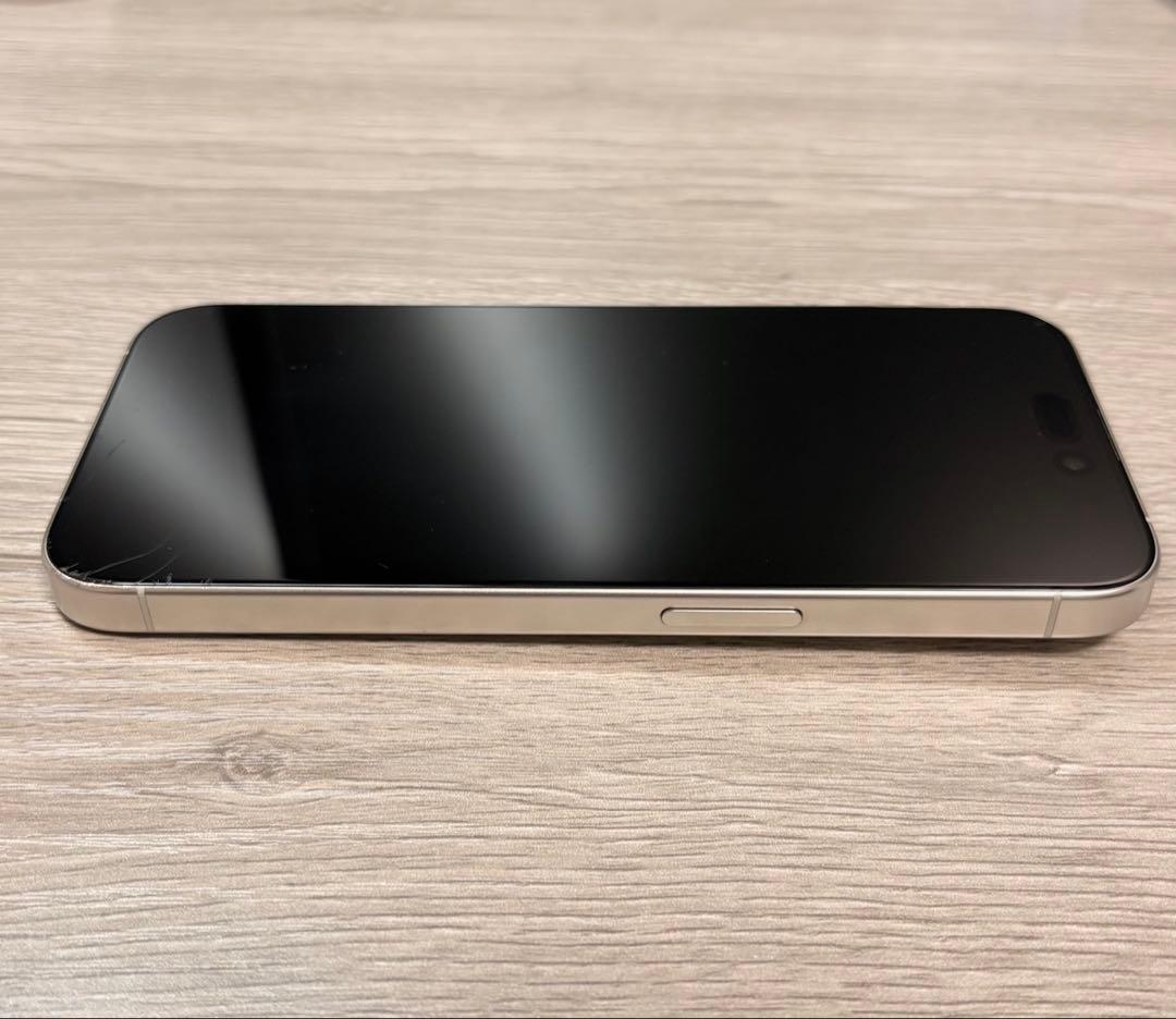 iPhone 15 Pro 256GB ホワイトチタニウム　SIMフリー