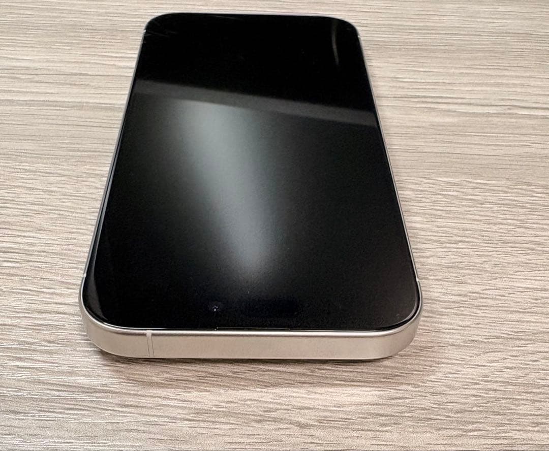 iPhone 15 Pro 256GB ホワイトチタニウム　SIMフリー