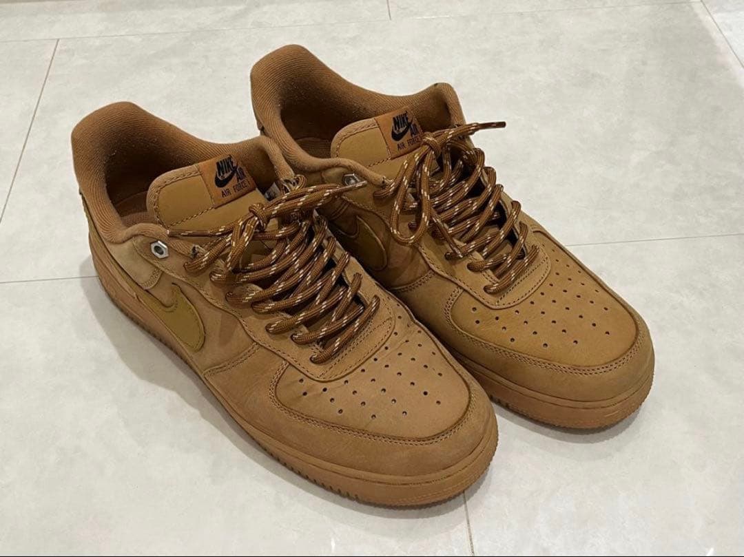 Nike ベージュ スエード スニーカー