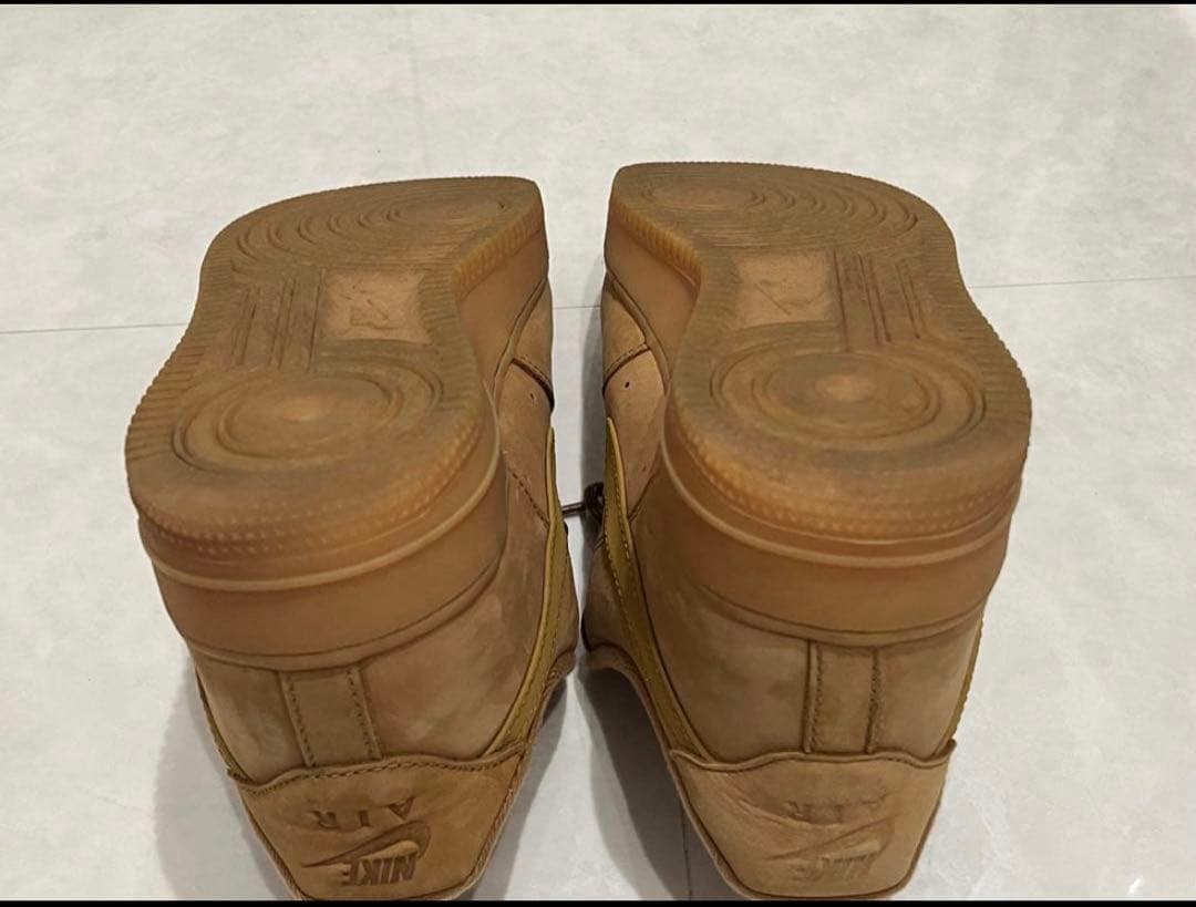 Nike ベージュ スエード スニーカー