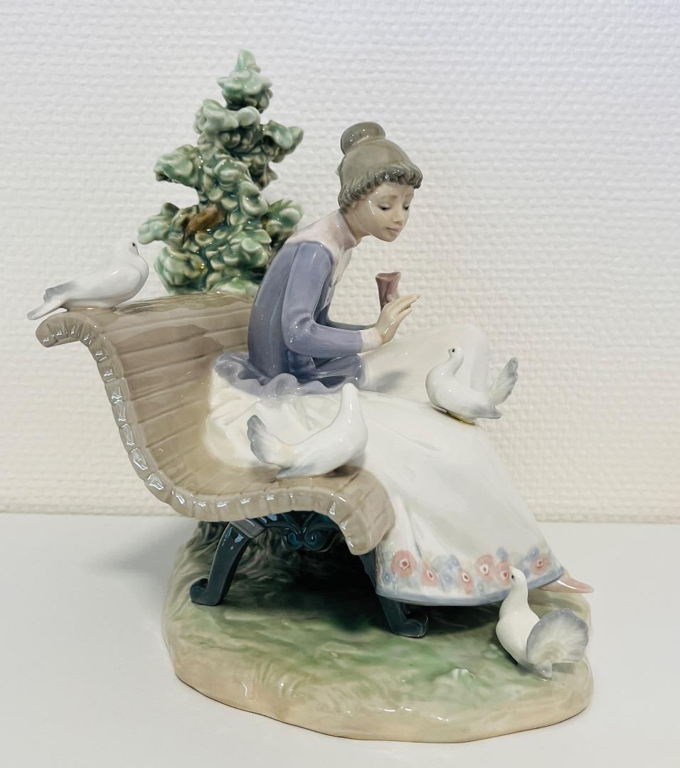 LLADROリアドロ『Feeding The Pigeons』01005428