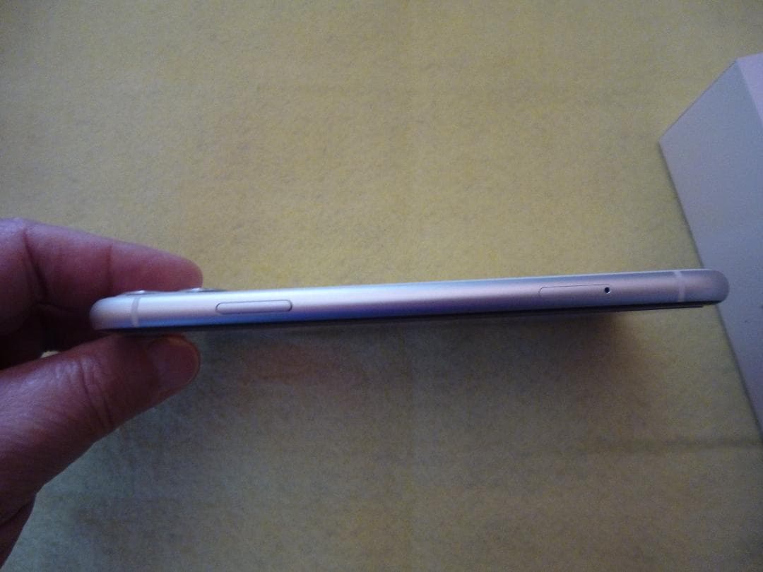 iPhone 11 ホワイト 128GB SIMフリー 美品