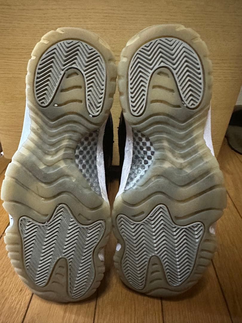 エアジョーダン 11 ブラック/ホワイト