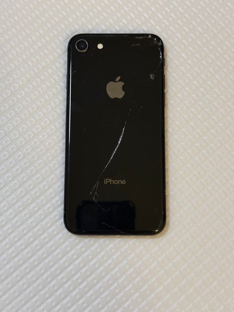 iPhone 8 64GBブラック 本体