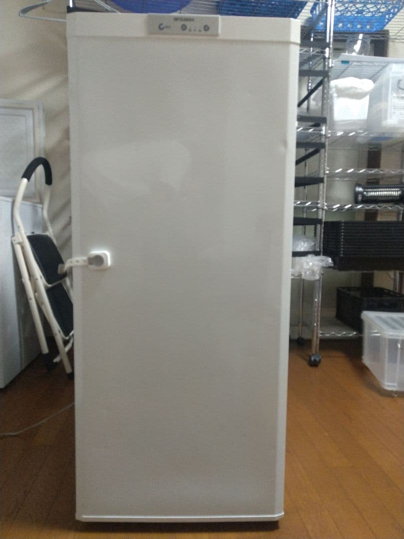 引き取り限定 MITSUBISHI 冷凍庫 MF-U12T-W 121L