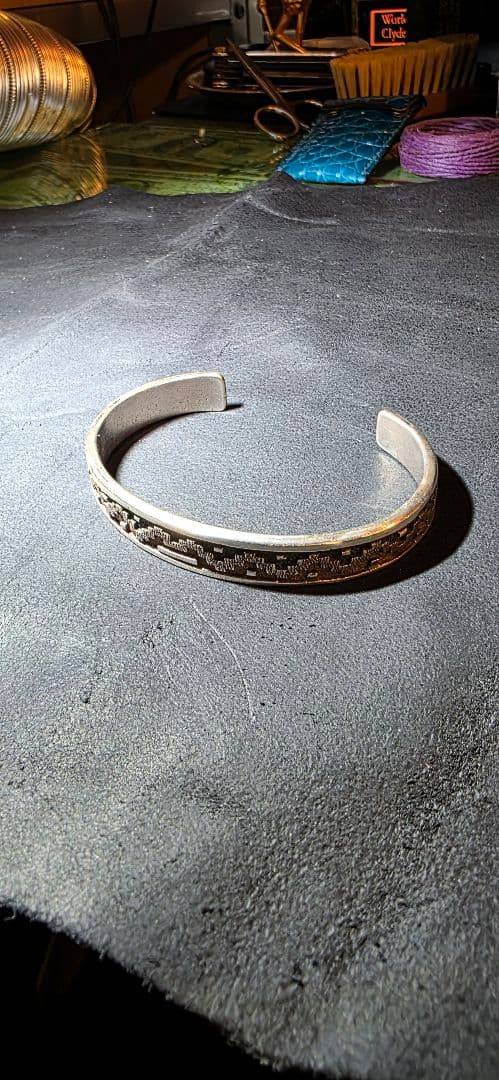 ダンジャクソン　バングル