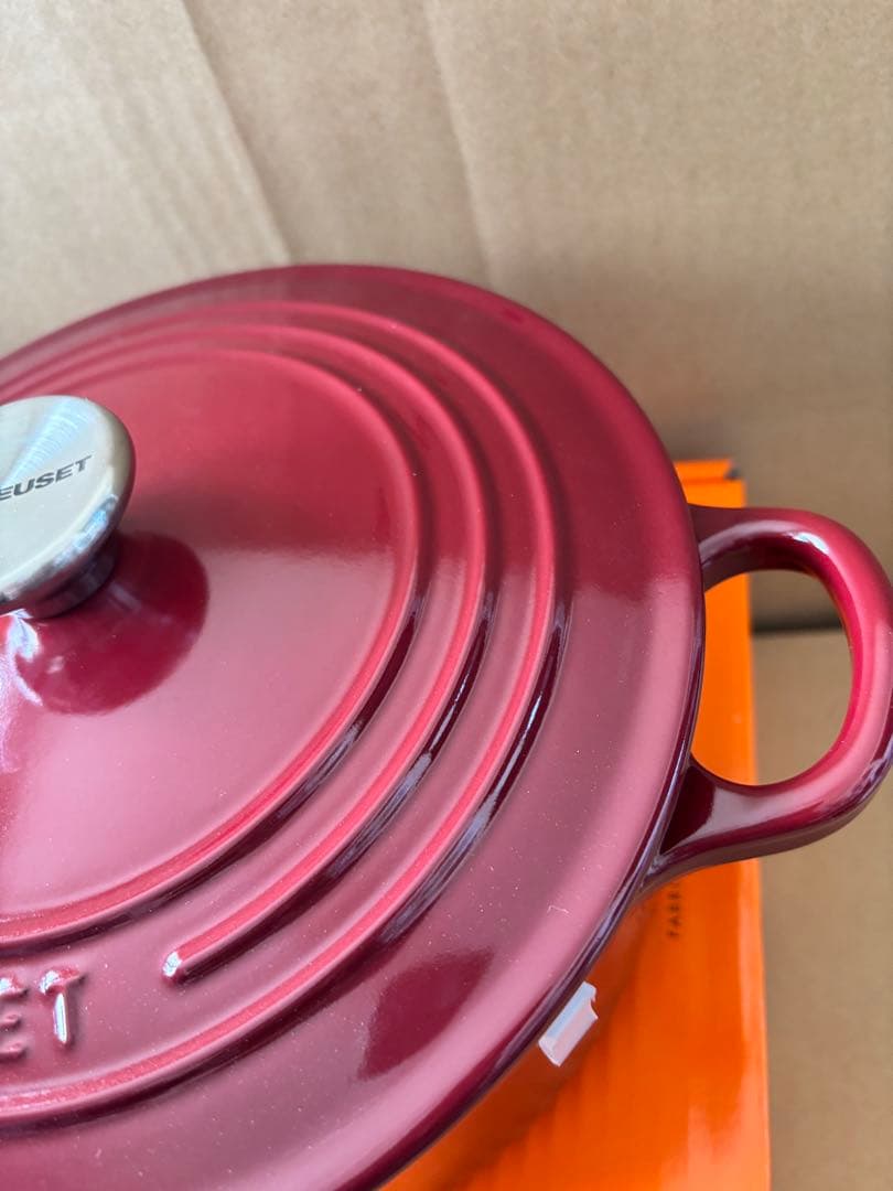 ルクルーゼ　ココット・ロンド 22cm ガーネット (ブラックマットホーロー)