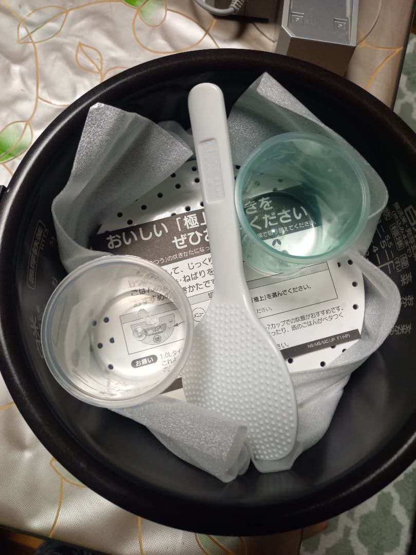 新品未使用　HITACHI IH炊飯器 RZ-MC10J　2016年製品