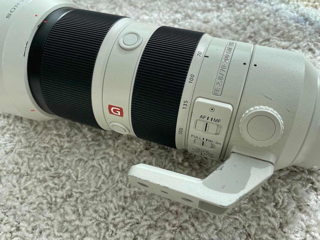 レッド　Sony FE 70-200mm F2.8 GM レンズ