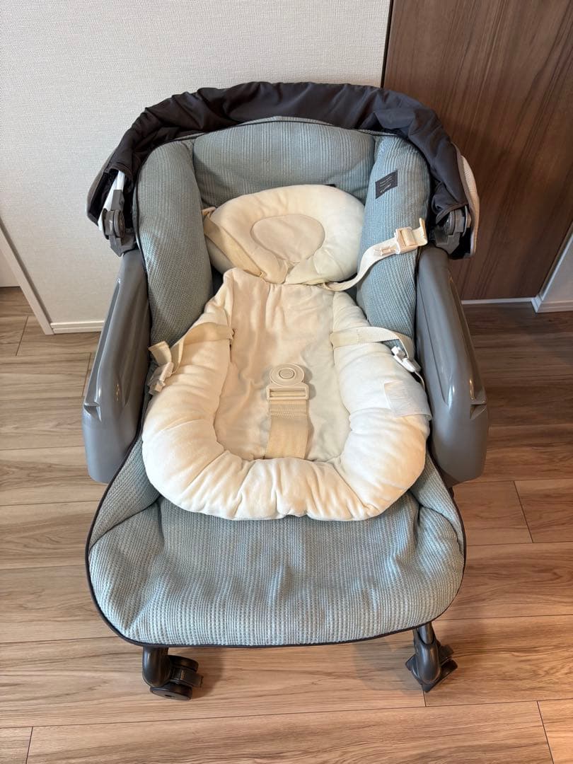 Combi スウィングベッド&チェア ネムリラ AUTO SWING BEDi