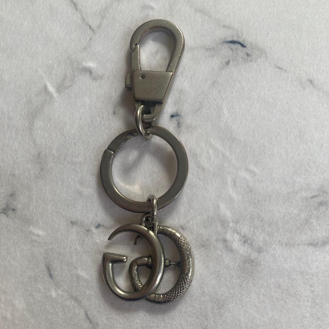 GUCCI シルバー ロゴキーホルダー