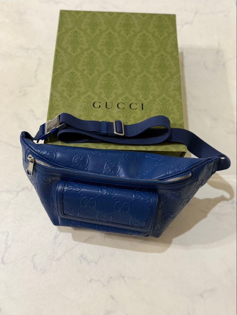期間限定　GUCCI ボディバッグ 青 GGパターン