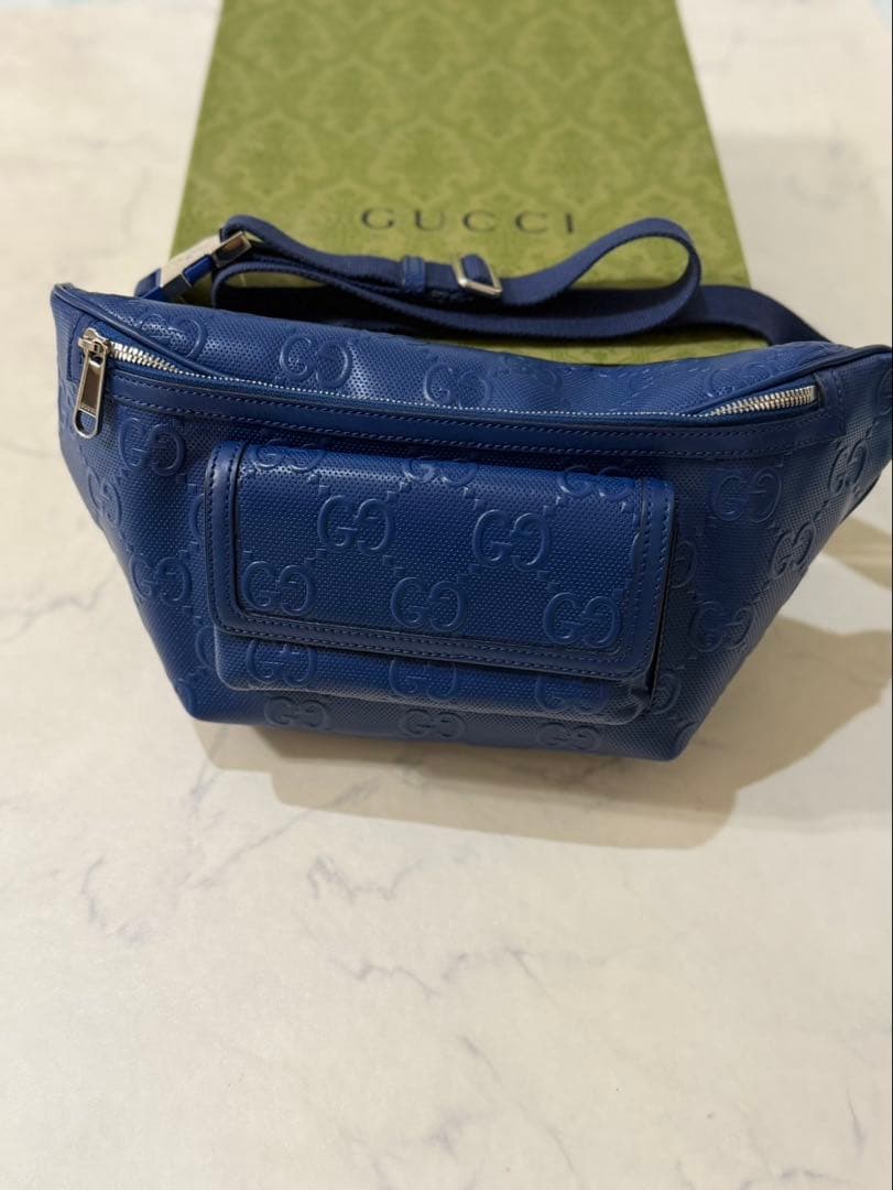 期間限定　GUCCI ボディバッグ 青 GGパターン